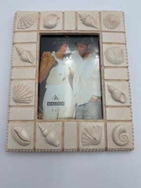Vintage Malden Sandstone Shell Picture Frame in Cream
